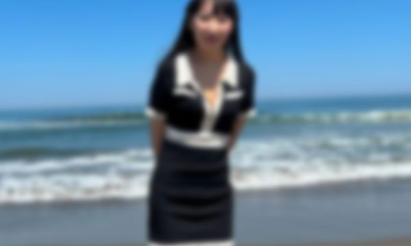 FC2PPV 4936496 人妻野外顔出し再登场，大胆程度让人替她捏把汗