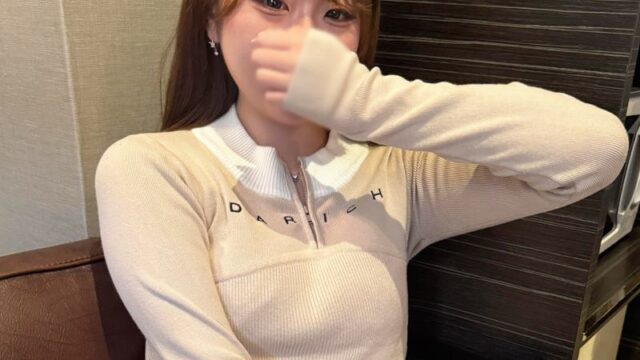 FC2PPV 4938540 教育系处女大学生首次匹配，酒吧打工缺钱好奇应聘，粉嫩身体痉挛求中出