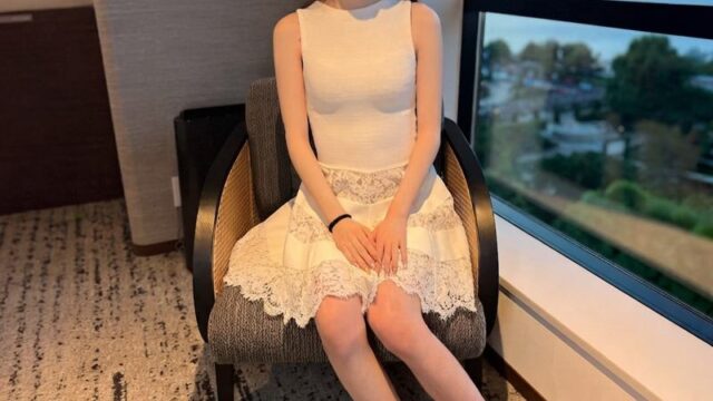 FC2PPV 4939195 初次拍摄、19岁白皙腹肌美女。身体超合拍,激烈抽插中带着微笑不断高潮,经验尚浅的敏感小穴被灌满中出
