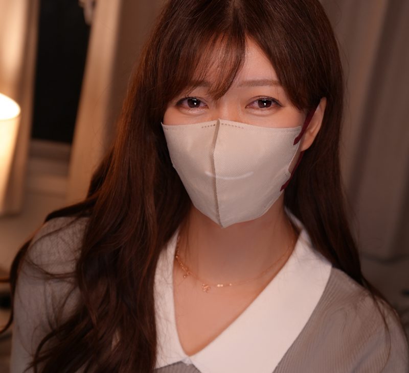FC2PPV 4944652 H杯爆乳人妻得不到丈夫宠爱，欲求不满勾引年下帅哥车内口爆，还邀去禁忌的家中