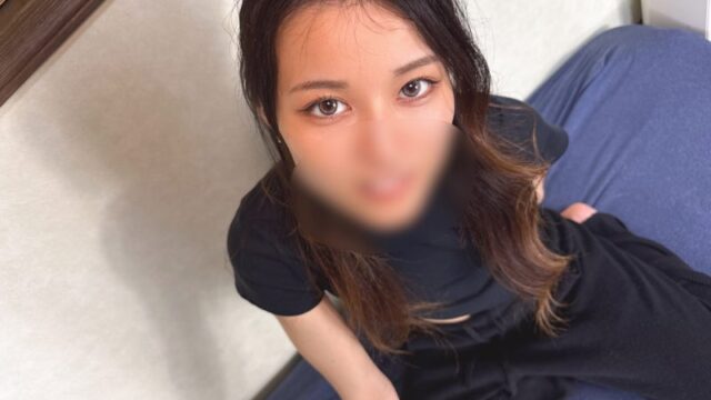 FC2PPV 4947408 完全素人初次拍摄超苗条美女，超敏感体质遇上巨根插入直接沦陷，直呼比男友还爽，反复高潮内射不停