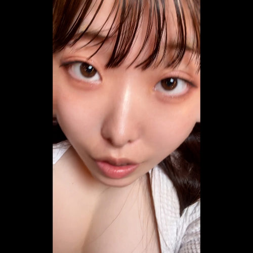 FC2PPV 4969233 朴素黑发巨乳美少女