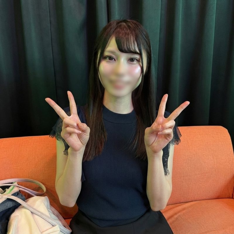 FC2PPV 4971080 经验人数不到两位数！？街头搭讪成功的纯情紧致美女！轻轻一碰就颤抖的敏感美肌身材，浓厚内射