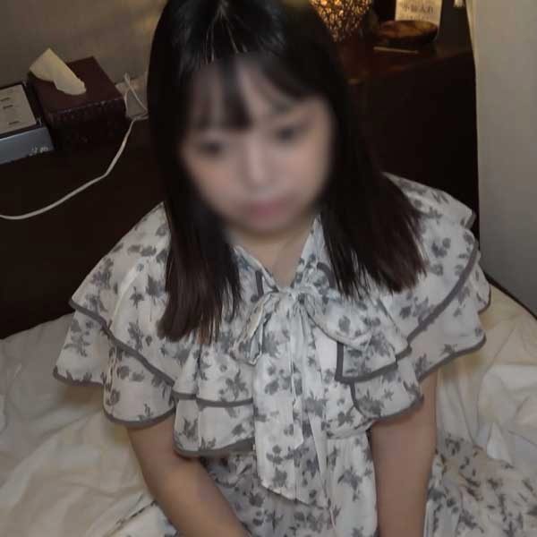 FC2PPV 4975281 【露脸限量】过于纯真的人妻竟然还是巨乳……