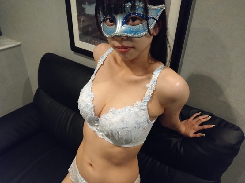 FC2PPV 4978678 老公满足不了她的F罩杯人妻中出体验 [中文字幕]