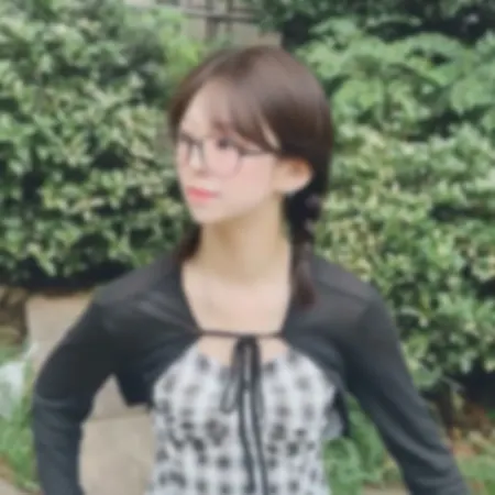 FC2PPV 4987593 ※人生中出首秀♡【稀有款】高傲18岁眼镜系音乐学院女生，被电动按摩棒刺激到痉挛式高潮 [中文字幕]