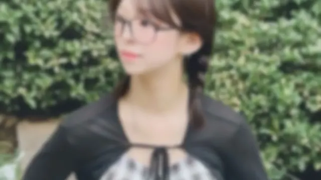 FC2PPV 4987593 ※人生中出首秀♡【稀有款】高傲18岁眼镜系音乐学院女生，被电动按摩棒刺激到痉挛式高潮 [中文字幕]