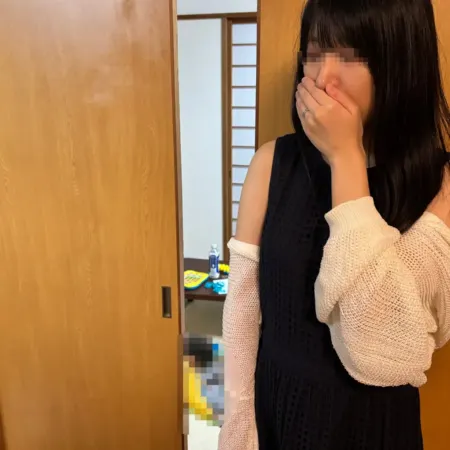 FC2PPV 4989978【偷拍】在前辈的房间里偷欢,妻子紧张不安,我却只顾着”正事”优先,幸好似乎没被发现 [中文字幕]